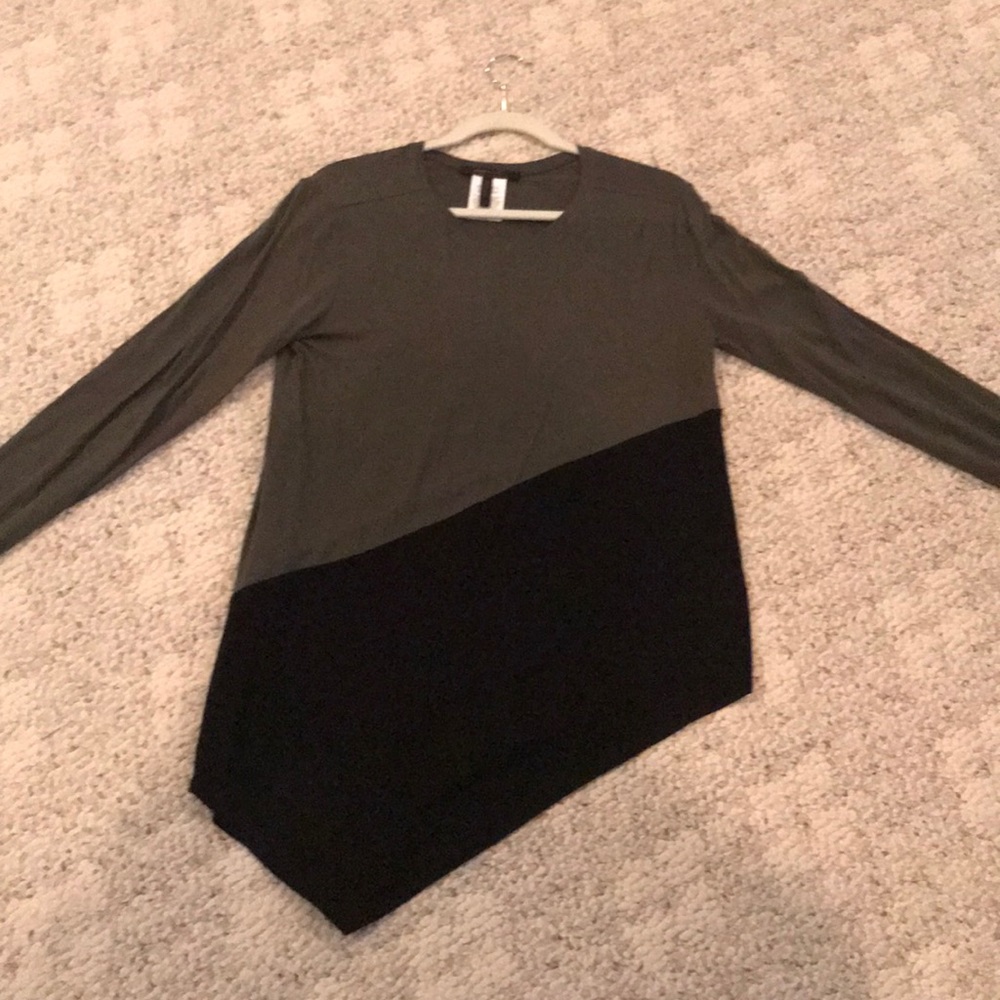 Two toned BCBG long sleeve